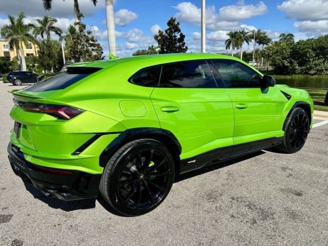 Slightly USED 2024 Lamborghini Urus S AWD Full options 4