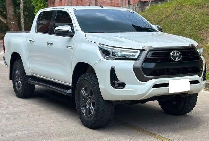 Toyota Hilux 2023 3