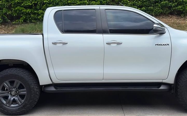 Toyota Hilux 2023 4