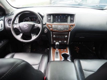 2017 Nissan Pathfinder Platinum for sale  4